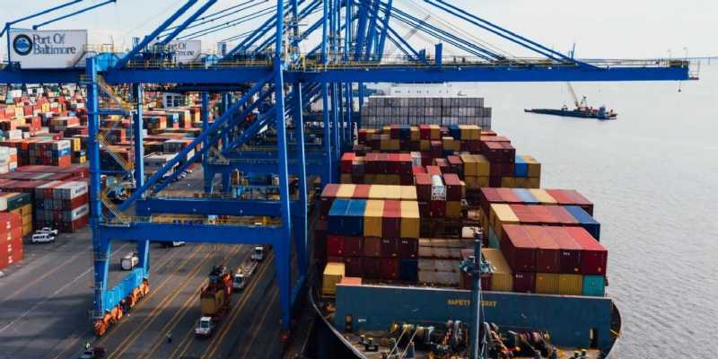The Importance of Container Shipping: Its Role and Trends in Global Trade